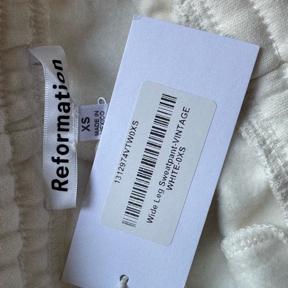 NWT! Reformation Wide Legged Sweatpant in Vintage White XS - Picture 6 of 6